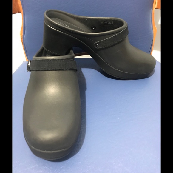 CROCS Shoes - Crocs women’s dual comfort black Sarah clogs